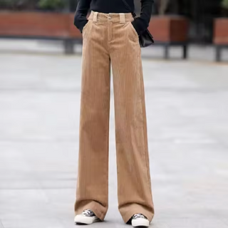Stylish high-waisted women's trousers, featuring a wide-cut design for a modern and versatile look, made from soft, breathable fabric ideal for casual or 1