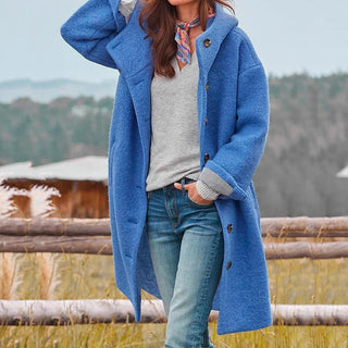 This women's jacket features an elegant autumn style, crafted from a comfortable and functional material, perfect for layering during the cooler months. Its sleek design combines fashion 1