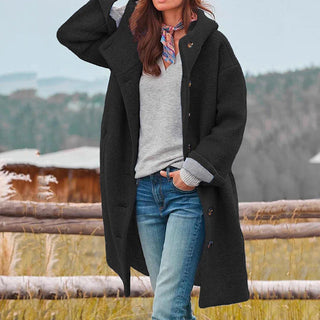 Stylish women's jacket designed for autumn with a sleek and elegant look, made from a comfortable and functional fabric that combines warmth and practicality for everyday wear. 2