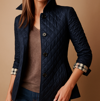 This women's jacket features an elegant design, crafted from soft, warm material, perfect for cooler weather. Its stylish cut combines comfort and sophistication, making it 2