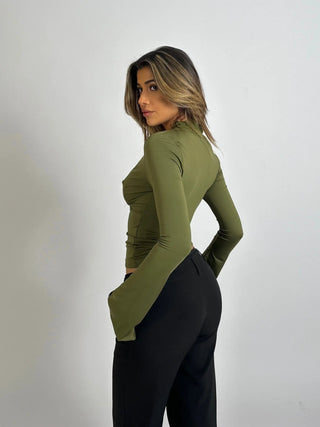 This elegant women's long-sleeve top features delicate lace detailing, crafted from soft, breathable fabric, making it a versatile addition to any wardrobe, perfect 3