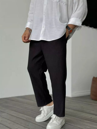 Men's casual trousers made from soft cotton, featuring a relaxed fit for comfort and versatility. Ideal for everyday wear, these stylish pants are designed to suit 1