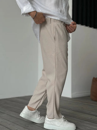 Men's casual trousers made from soft, breathable cotton, featuring a relaxed fit for comfort and versatility. Ideal for everyday wear, these pants combine style with 4