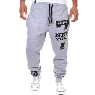 Herren Jogginghose aus weichem, atmungsaktivem Material im lässigen Stil, ideal für Freizeitaktivitäten. Die bequ 2