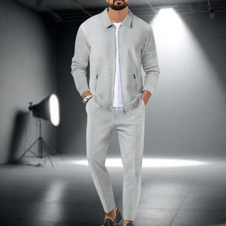 A men's training suit featuring a stylish full-zip jacket made from soft, breathable fabric, designed for comfort and a modern look, perfect for workouts or 1