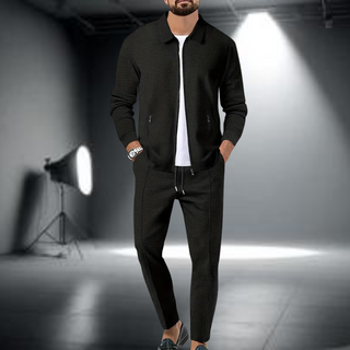 Stylish men's training suit featuring a full-zip jacket, crafted from comfortable fabric with a modern design, perfect for active wear or casual outings. 2