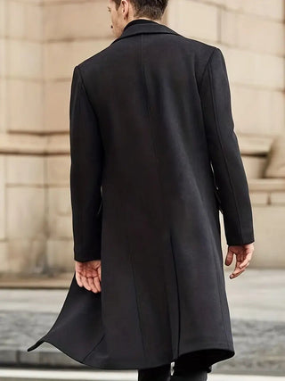 This men's trench coat features an elegant design in classic black, crafted from water-repellent material, perfect for stylish protection against the elements. 2