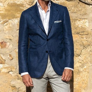 Stylish men's linen jacket featuring a breathable design, perfect for both casual and formal occasions. Its modern cut and elegant finish make it a versatile addition to 0