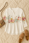 Weiß mit Blumen