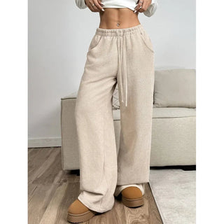 Hoch taillierte Damenhose aus leichtem, atmungsaktivem Material, locker geschnitten und modern im Stil. Vielseitig einsetz 1