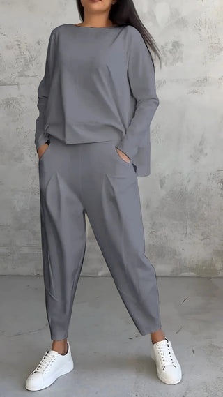 This women's co-ord set features an elegant design, crafted from a comfortable, breathable fabric, perfect for versatile outfits. Its stylish silhouette enhances any casual 1