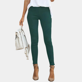 These women's jeggings feature a sleek skinny fit in a versatile black material, perfect for dressing up or down. Crafted from a comfortable blend, they offer 3
