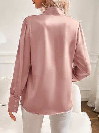 This women's blouse features an oversized bow design, crafted from lightweight fabric, combining elegance and versatility, perfect for festive occasions. Its sophisticated style adds a chic 3
