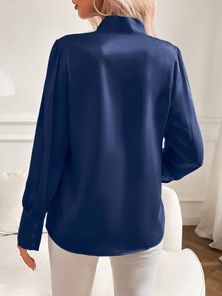 This elegant women's blouse features an oversized bow design, crafted from soft, lightweight fabric, perfect for versatile styling on festive occasions. Its sophisticated look makes it 4