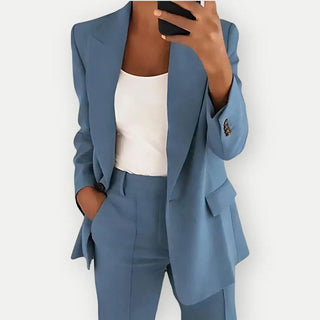 A women's blazer in a sleek gray color, featuring an elegant cut that offers versatility and comfort, perfect for both professional and casual settings. 6