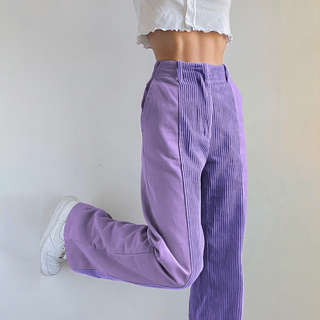 This women's high-waisted trouser features a wide-leg design, crafted from elegant fabric suitable for various occasions, combining style and versatility for a chic look 0